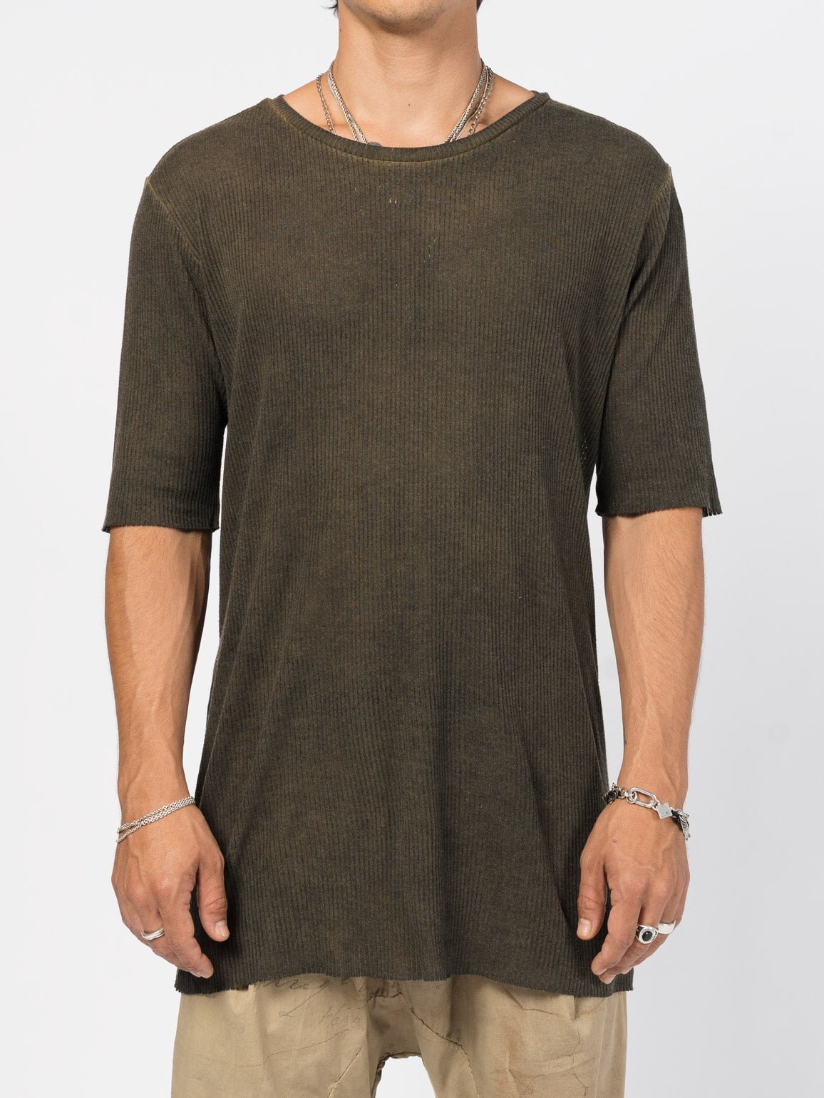 AITO Ribbed Cotton T-Shirt in Militare — front view on model showing the vertically ribbed, garment-dyed olive body and raw-edge crew neckline.