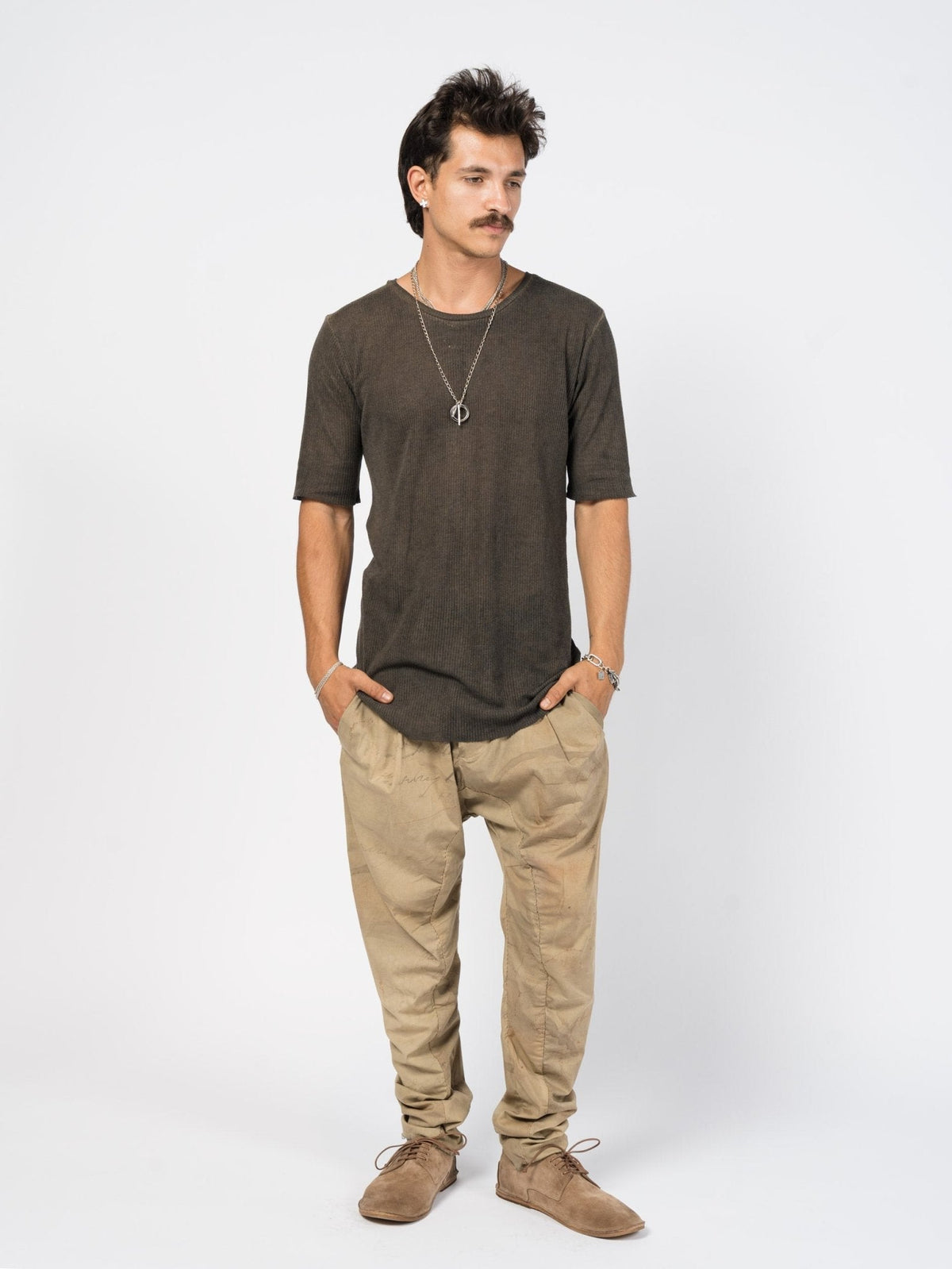 AITO Ribbed Cotton T-Shirt in Charcoal — full-length on the model, the elongated body and curved raw-cut hem falling past the hip.