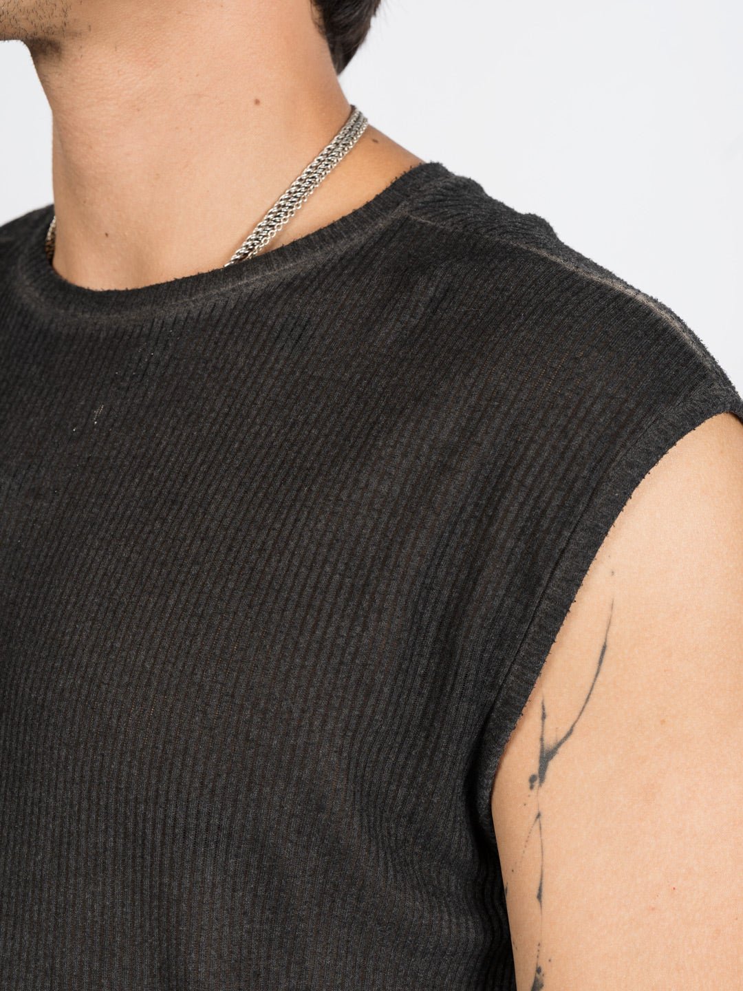AITO Ribbed Tank Top in Militare — close-up of the raw-cut neckline and garment-washed rib texture