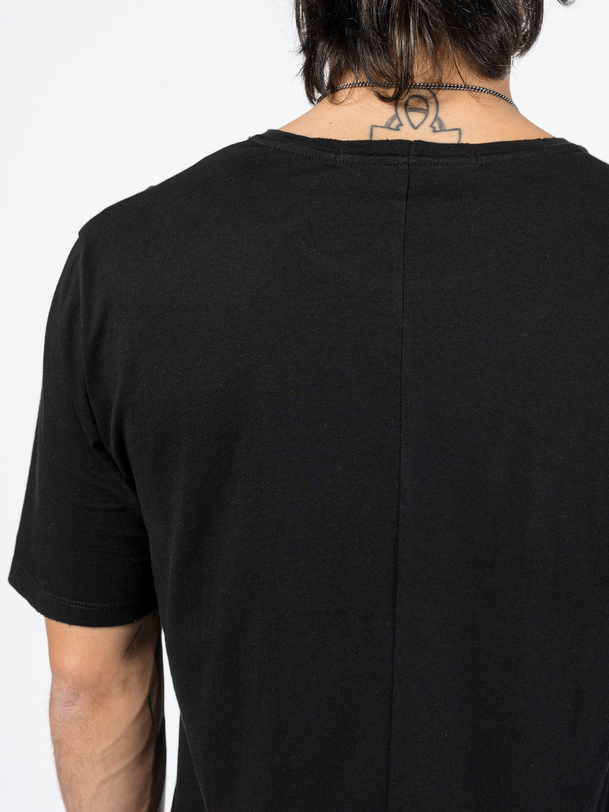 AITO Washed Cotton T-Shirt in Black — close-up of the ribbed collar, raw neckline edge and centre-back seam